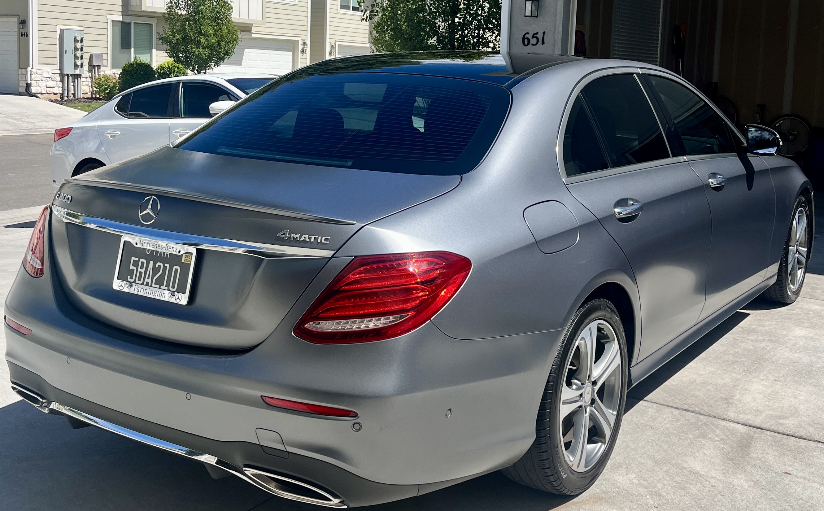 Used 2017 Mercedes-Benz E 300 4MATIC image 2