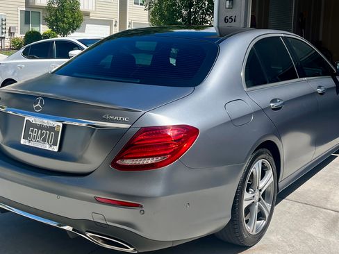 Used 2017 Mercedes-Benz E 300 4MATIC image 2
