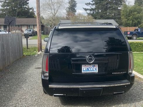 Used 2014 Cadillac Escalade ESV Premium image 1