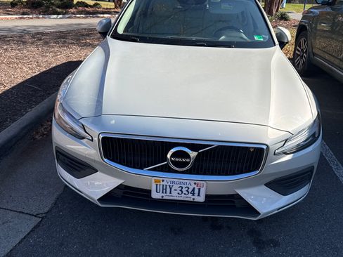 Used 2020 Volvo V60 T5 Momentum w/ Protection Package Premier image 4