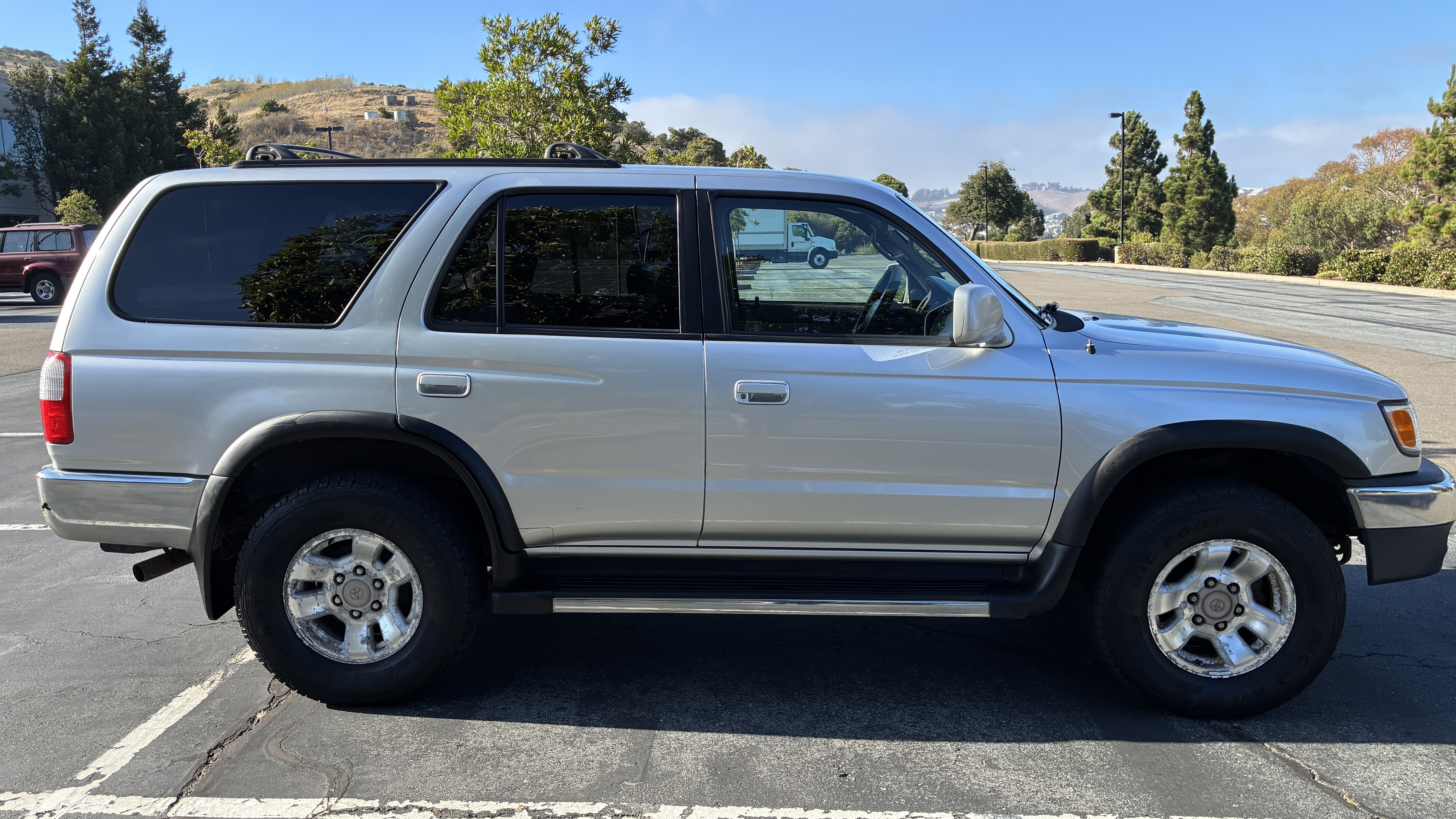 Used 2000 Toyota 4Runner SR5 AWD/4WD image 1