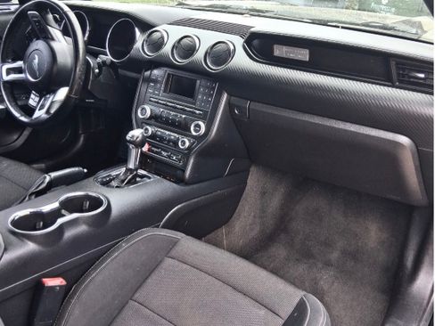 Used 2017 Ford Mustang Coupe RWD image 10
