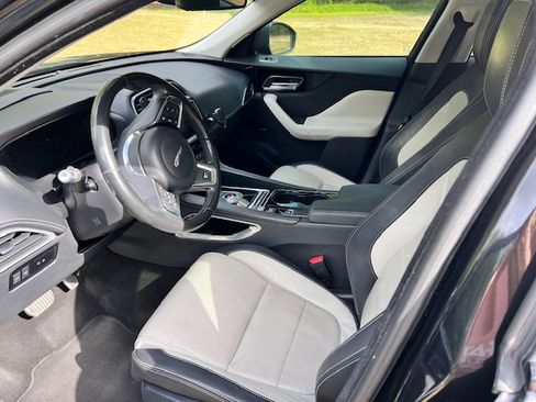 Used 2017 Jaguar F-PACE R-Sport AWD/4WD image 9