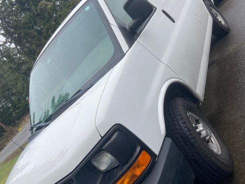 Used 2014 Chevrolet Express 3500 image 4