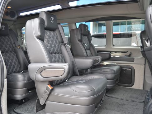 Used 2022 Chevrolet Express 2500 Extended w/ Enhanced Convenience Package image 4