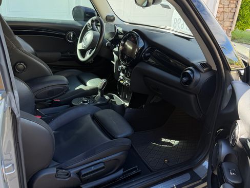 Used 2022 MINI Cooper SE image 2