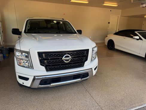 Used 2021 Nissan Titan SV w/ SV Convenience Package RWD image 4