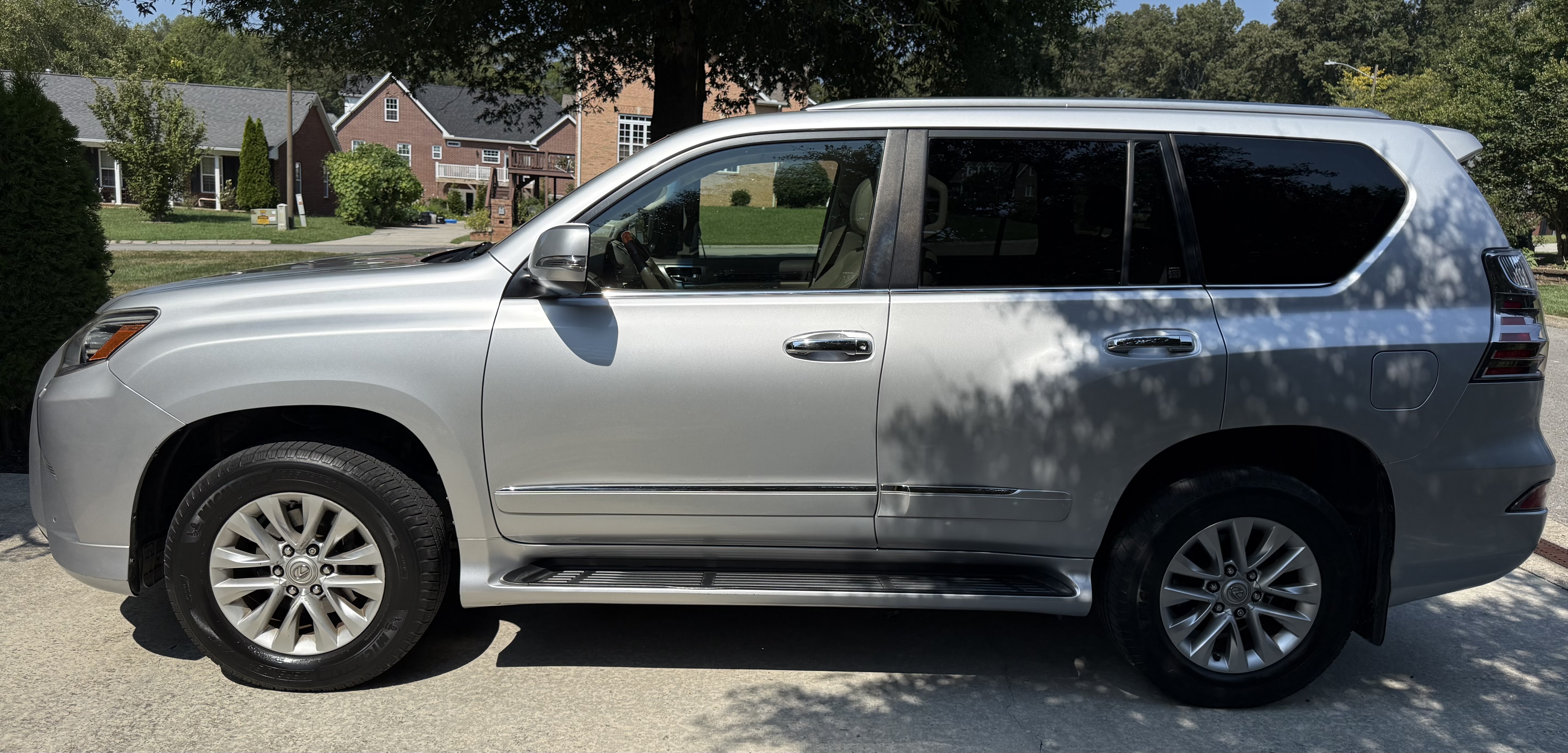 Used 2015 Lexus GX 460 w/ Premium Package AWD/4WD image 6