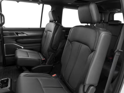 Used 2024 Jeep Wagoneer L Series II image 4