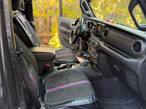 Used 2021 Jeep Wrangler Unlimited Sahara image 6