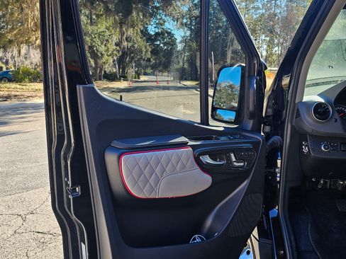Used 2023 Mercedes-Benz Sprinter 3500 image 5