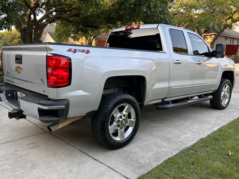 Used 2019 Chevrolet Silverado 2500 LT image 2