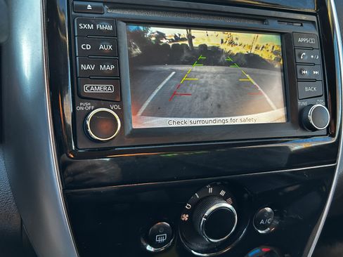 Used 2017 Nissan Versa SL image 11