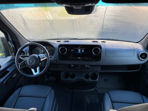 Used 2024 Mercedes-Benz Sprinter 2500 image 20