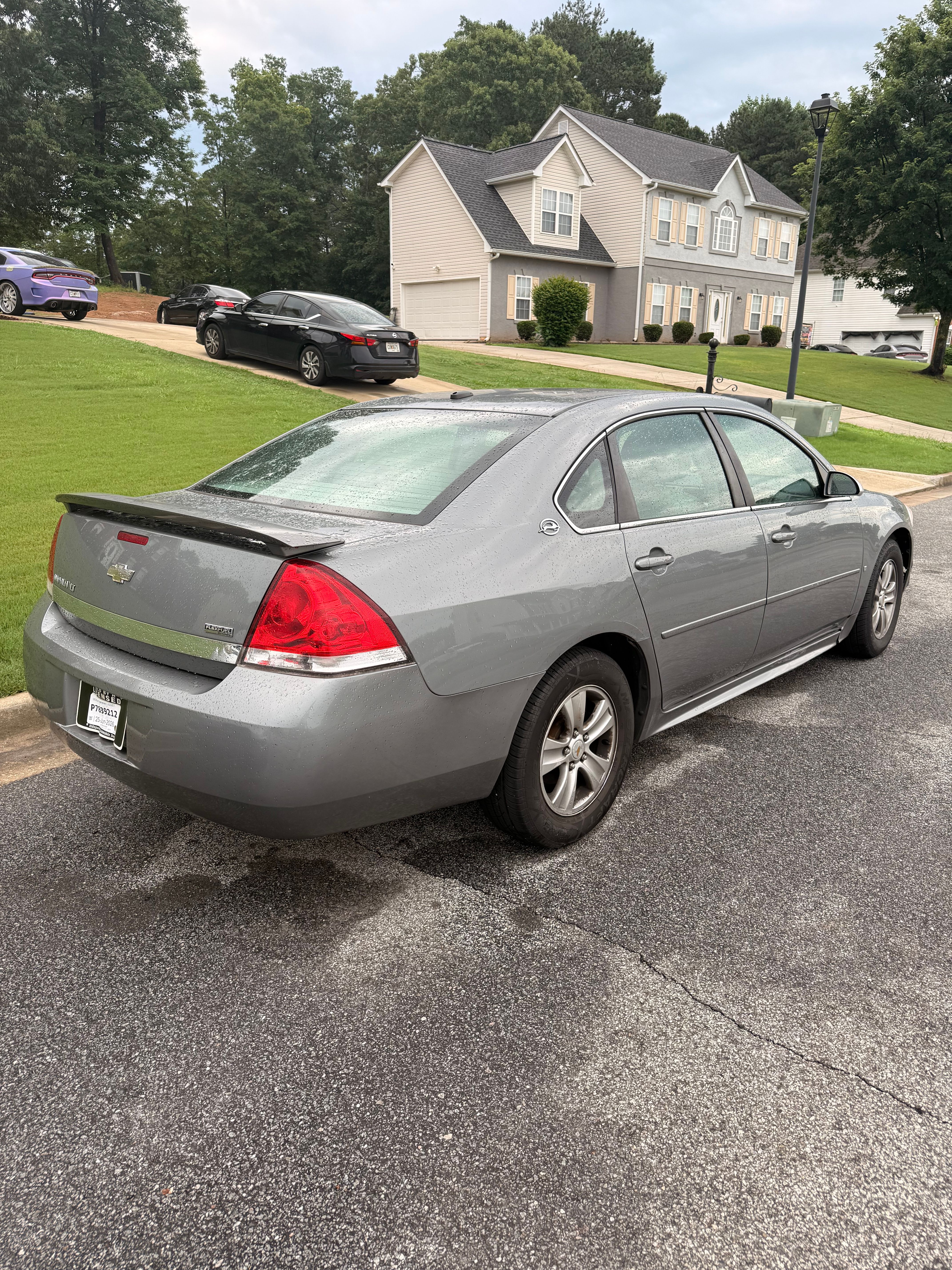 Used 2009 Chevrolet Impala LT w/ Luxury Edition Package FWD image 2