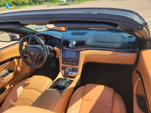 Used 2015 Maserati GranTurismo Convertible image 13