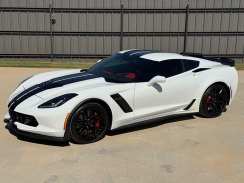 Used 2016 Chevrolet Corvette Z06 w/ 3LZ Preferred Equipment Group image 4