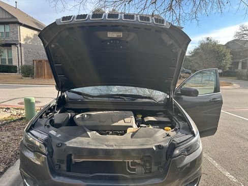 Used 2020 Jeep Cherokee Limited image 12