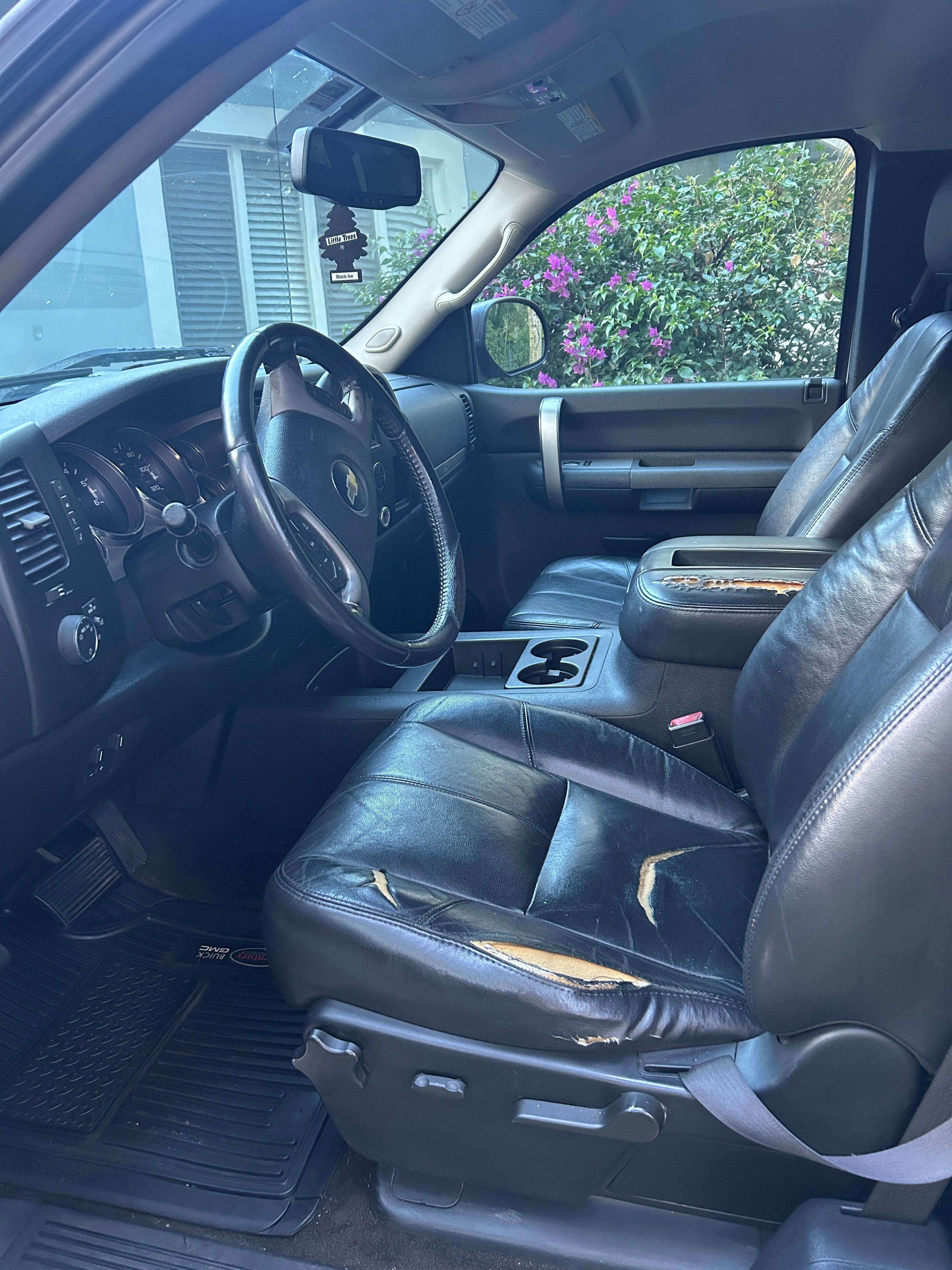 Used 2009 Chevrolet Silverado 2500 LT w/ Exterior Plus Package AWD/4WD image 6