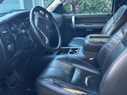 Used 2009 Chevrolet Silverado 2500 LT w/ Exterior Plus Package image 9