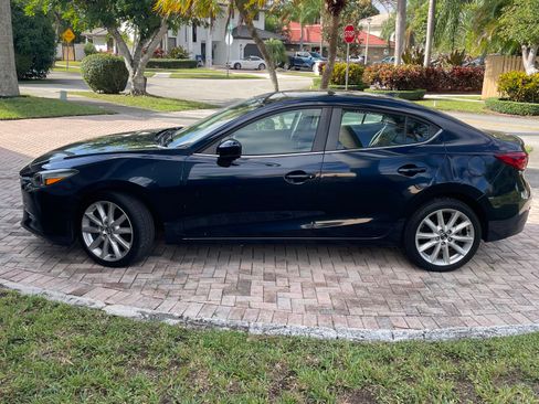 Used 2017 MAZDA MAZDA3 Grand Touring image 9