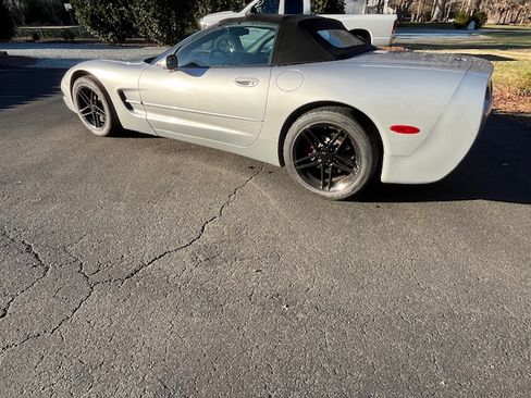Used 2000 Chevrolet Corvette Convertible w/ Performance Handling Pkg image 4