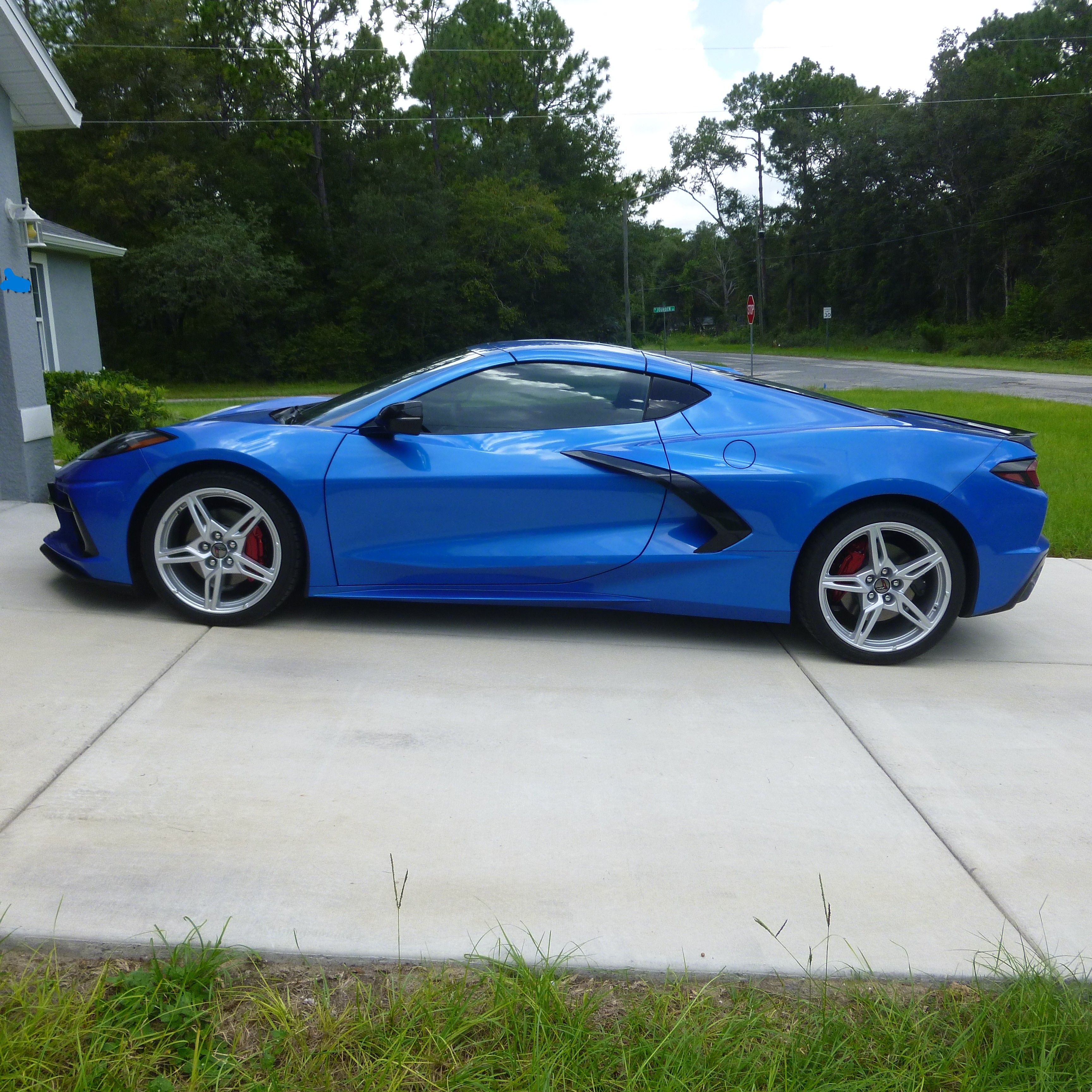 Used 2024 Chevrolet Corvette Stingray Coupe w/ 1LT RWD image 1