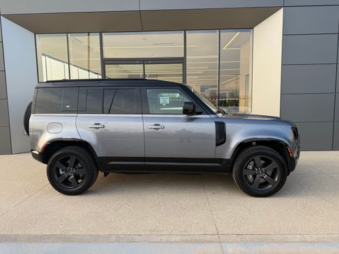 Used 2022 Land Rover Defender 110 X-Dynamic HSE image 6