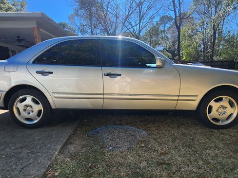 Used 1997 Mercedes-Benz E 420 Sedan image 8