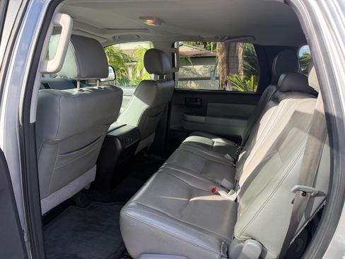 Used 2016 Toyota Sequoia SR5 AWD/4WD image 11