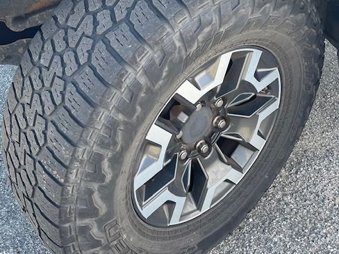 Used 2017 Toyota Tacoma TRD Off-Road AWD/4WD image 21