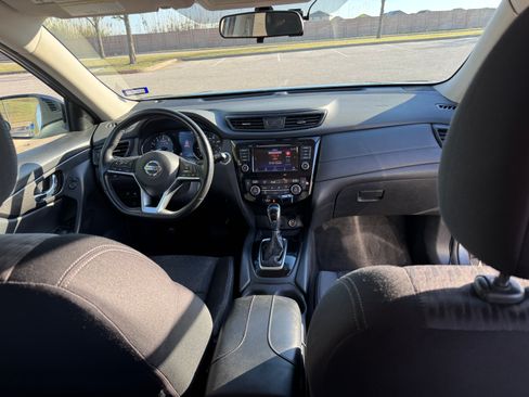 Used 2018 Nissan Rogue SV image 10