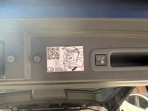 Used 2021 Toyota Sienna XLE image 11