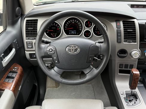 Used 2011 Toyota Tundra Limited w/ Memory Pkg image 9
