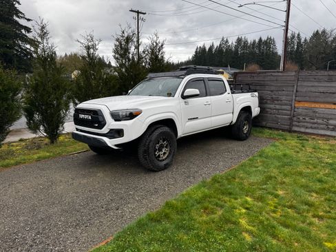 Used 2016 Toyota Tacoma SR w/ Towing Package image 1