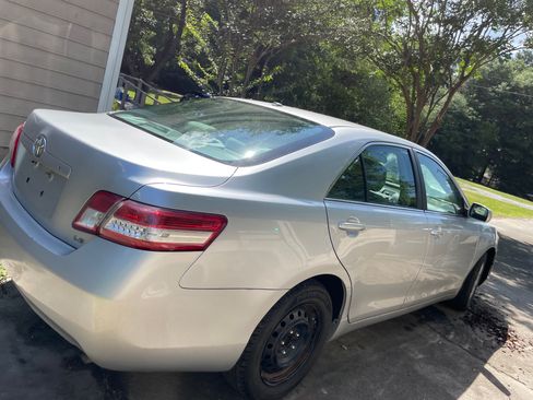 Used 2010 Toyota Camry LE FWD image 6