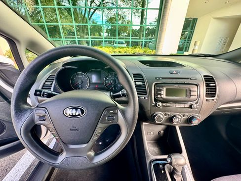 Used 2017 Kia Forte LX image 9