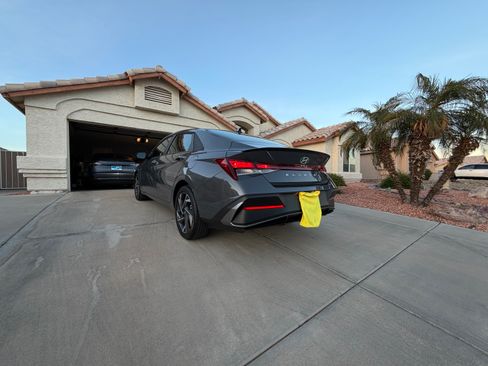 Used 2025 Hyundai Elantra Sport image 11