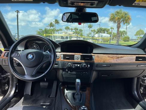 Used 2011 BMW 335i Convertible image 19