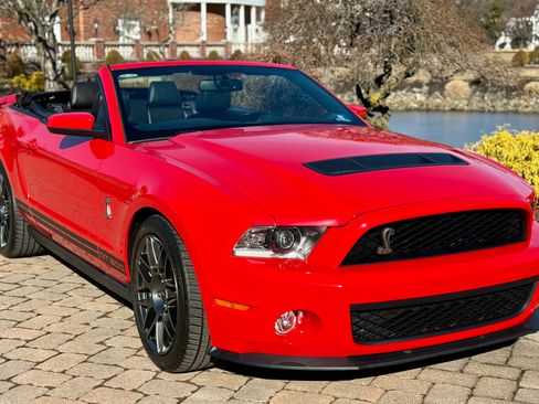Used 2011 Ford Mustang Shelby GT500 w/ SVT Performance Pkg image 9