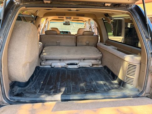 Used 1995 GMC Suburban 4WD image 8