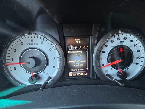 Used 2015 Toyota Sienna SE w/ SE Preferred Package FWD image 10