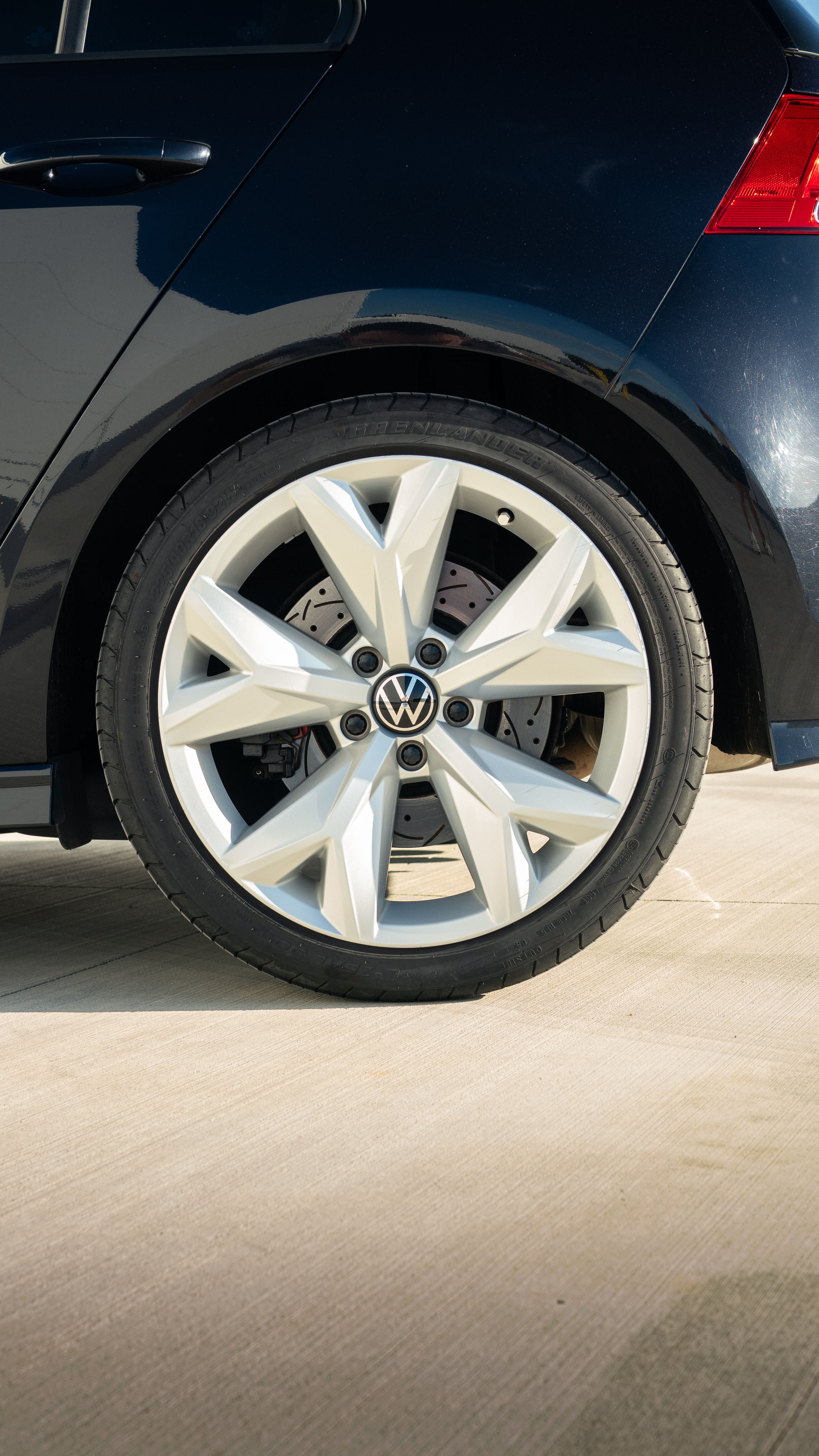 Used 2016 Volkswagen Golf 4-Door AWD/4WD image 12