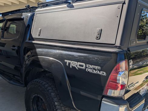 Used 2015 Toyota Tacoma 4x4 Double Cab w/ TRD Off-Road Package image 19