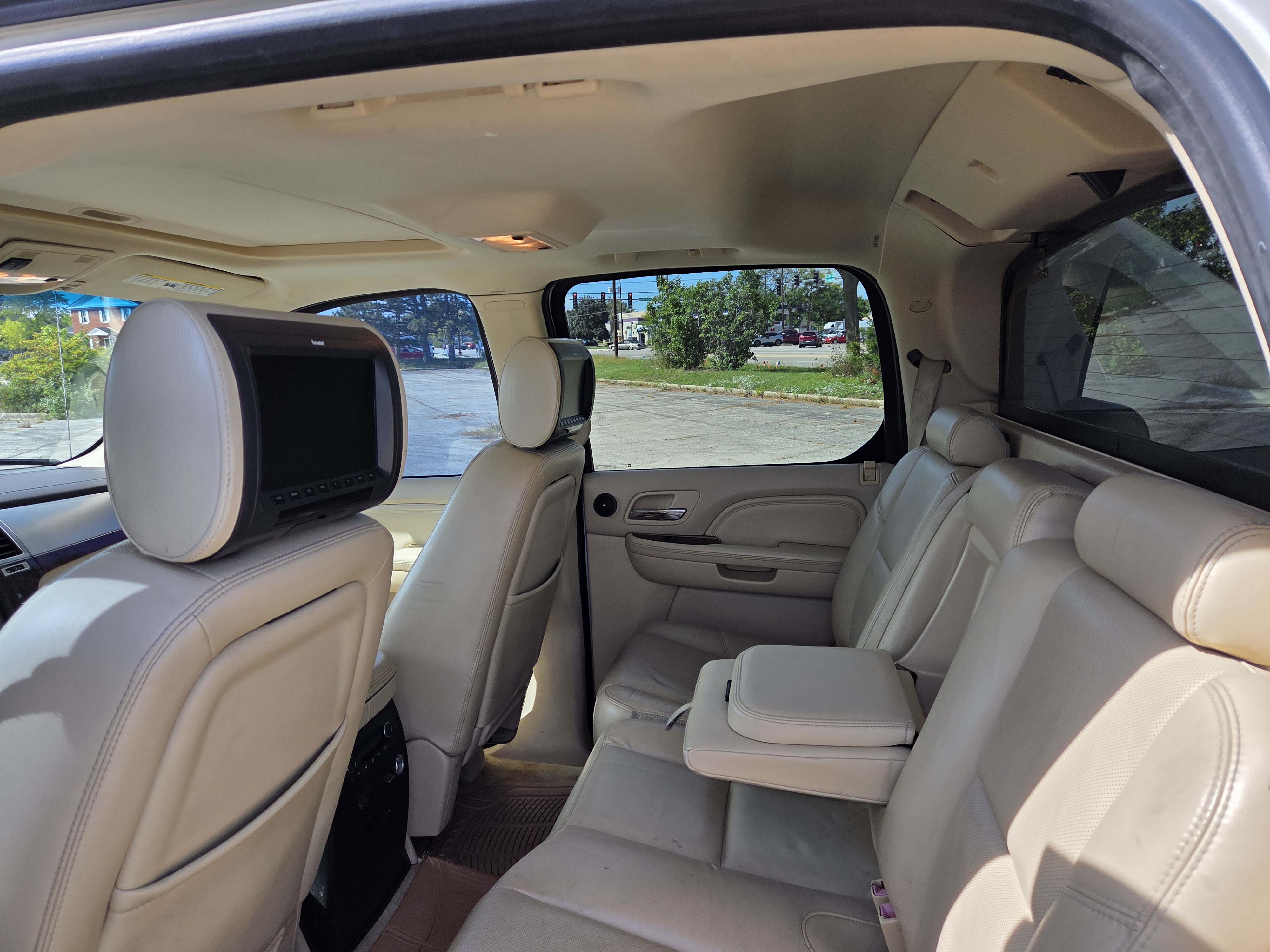 Used 2007 Cadillac Escalade EXT w/ Information Package AWD/4WD image 16