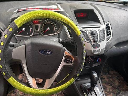 Used 2013 Ford Fiesta SE w/ Super Fuel Economy Pkg FWD image 8