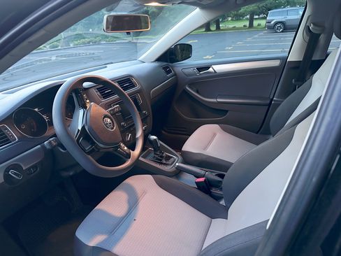 Used 2017 Volkswagen Jetta S FWD image 8
