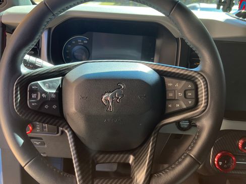 Used 2022 Ford Bronco Badlands image 9