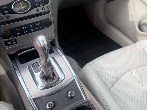 Used 2010 INFINITI G37 Journey image 12