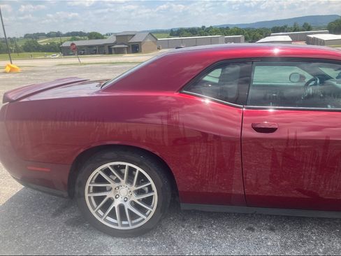 Used 2022 Dodge Challenger R/T RWD image 6